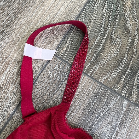 Victoria's Secret Red Bra with Heart Accents - Picture 7 of 10